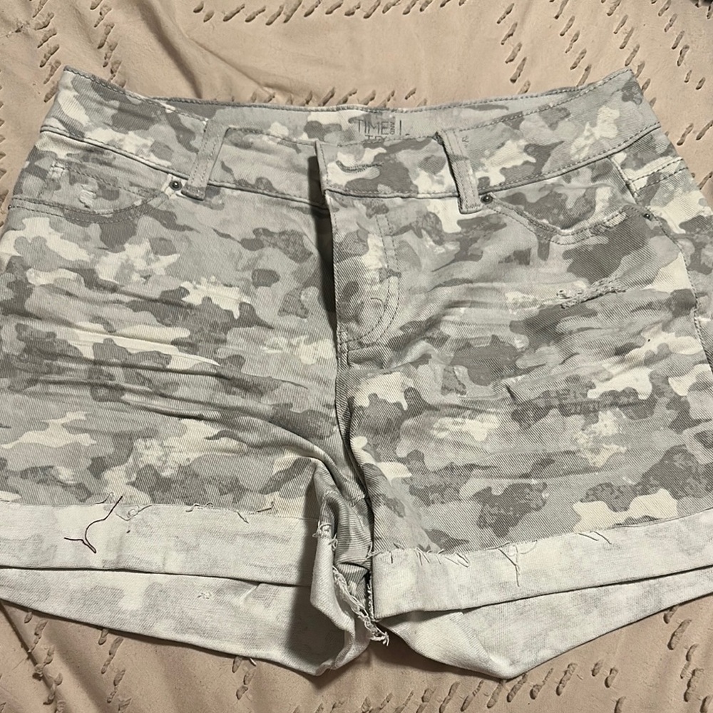 Time and Tru Light Gray Camo Jean Shorts